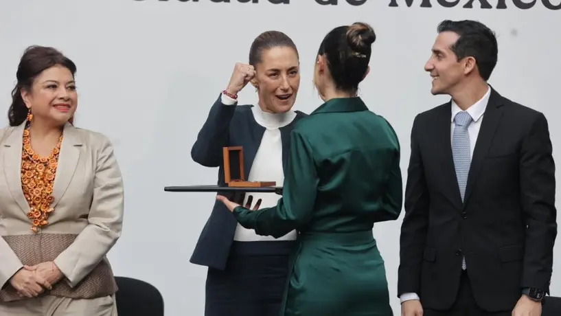 Claudia Sheinbaum, acompañada de Rommel Pacheco, entregó el Premio Nacional del Deporte
