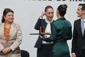 Claudia Sheinbaum, acompañada de Rommel Pacheco, entregó el Premio Nacional del Deporte