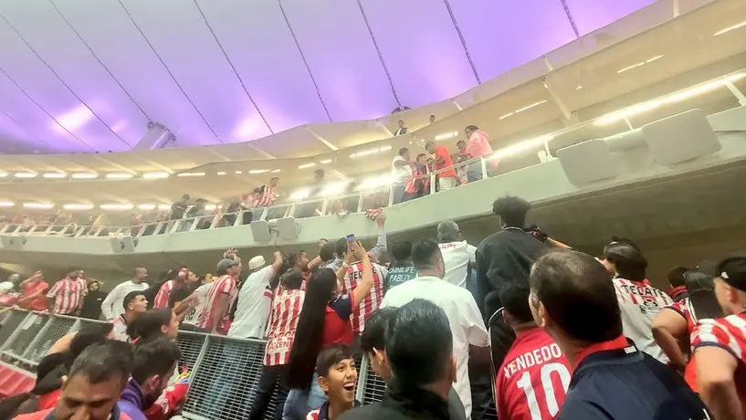 Alan Pulido estuvo en un palco viendo el Chivas vs Pumas