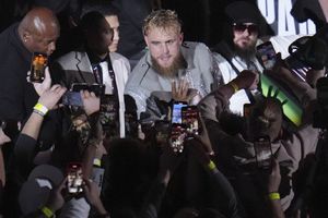 Jake Paul le responde a polémicas declaraciones de Sylvester Stallone: “El Botox nubla tu juicio”