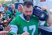 Camarógrafo de Jason Kelce sufre caída previo al encuentro entre Eagles y Browns