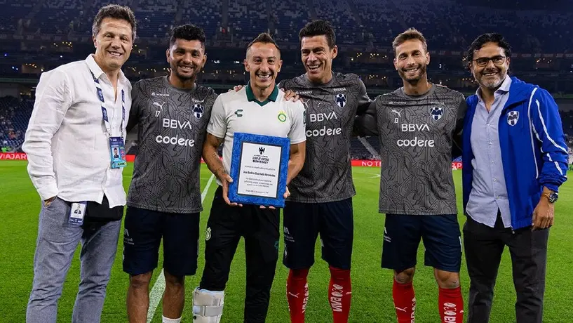 Andrés Guardado recibe homenaje en el ‘Gigante de Acero’ previo al León vs Rayados
