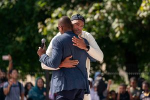 Vince Carter se quiebra al enterarse que los Raptors de Toronto retirarán su camiseta