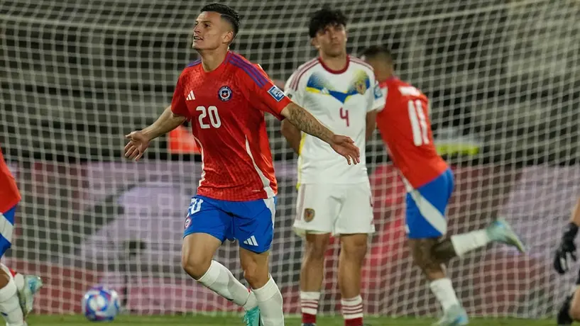 En feria de goles, Chile derrota a Venezuela y mantiene vivas las esperanzas de Mundial