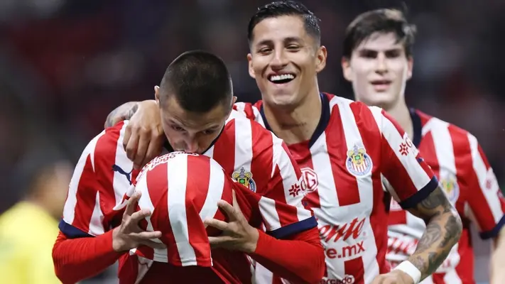 Chivas se impone a León 2 a 0 en casa y mantiene el invicto ante su gente
