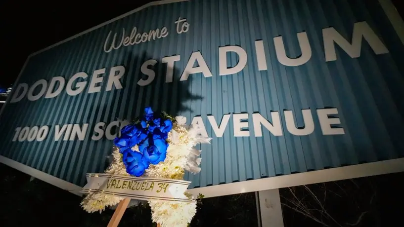 Dodgers y afición rinden homenaje a Fernando 'Toro' Valenzuela en Dodger Stadium