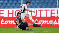 Con Johan Vásquez como titular, Genoa cayó 0-3 ante Juventus y prolonga mala racha