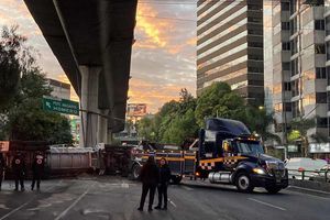 Tráfico CDMX: Por volcadura de pipa el Periférico estuvo cerrado por más de 4 horas