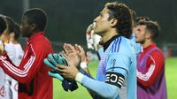 Aficionados del AVS de Portugal se rinden ante Guillermo Ochoa tras partido