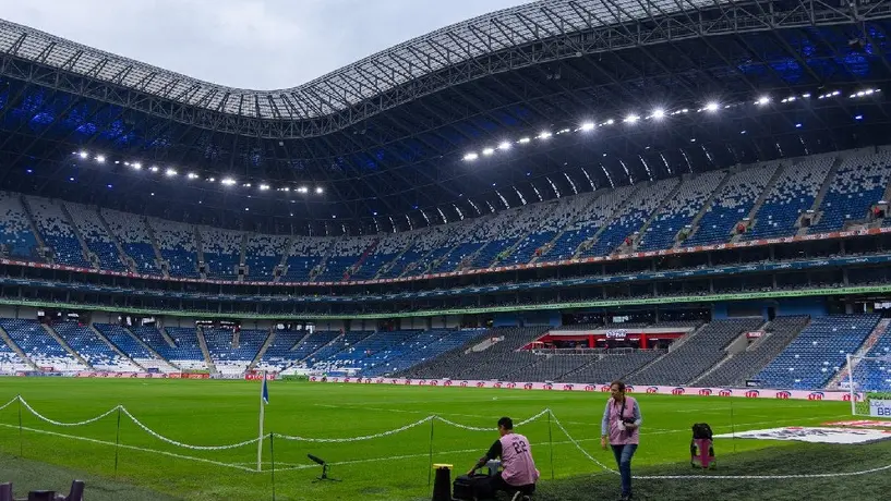 ¿Llega la sexta estrella? Sacerdote bendice la cancha del ‘Gigante de Acero’ previo a Gran Final