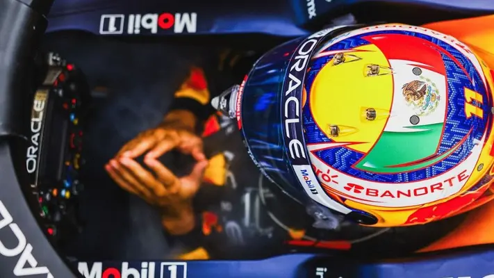 Checo Pérez corrió el Gran Premio de Singapur sin poder tomar agua