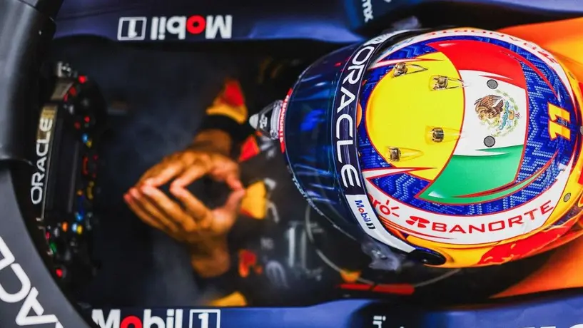 Checo Pérez corrió el Gran Premio de Singapur sin poder tomar agua