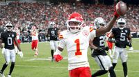 Chiefs mantiene el invicto al vencer 27-20 a Las Vegas Raiders