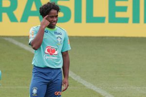 Endrick atiende a aficionados brasileños mientras juega Clash Royale