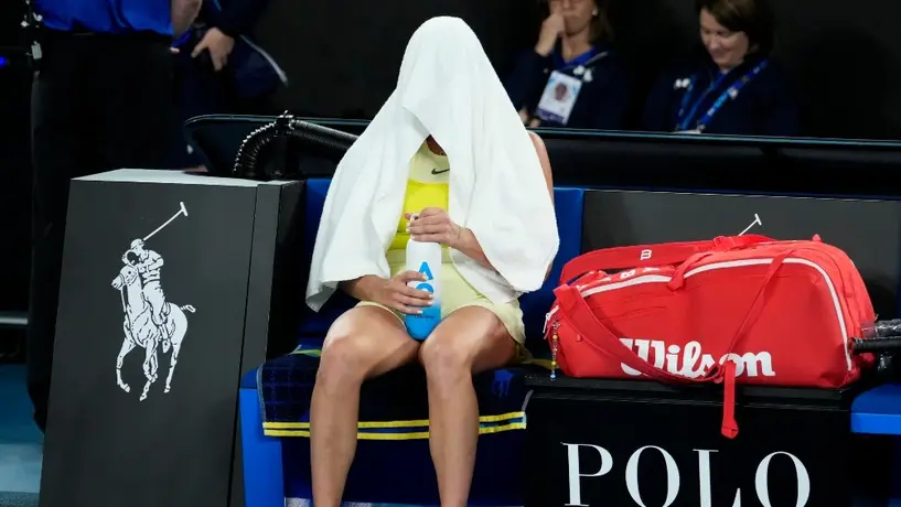 Sabalenka lanza su raqueta tras perder ante Madison Keys la final del Abierto de Australia