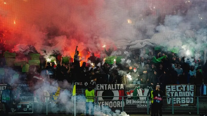 Policía francesa rechaza y arresta a aficionados del Feyenoord previo a duelo ante Lille