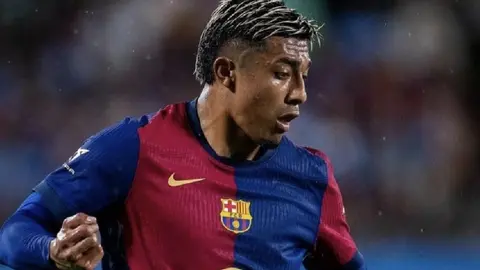 Barcelona `ningunea’ a Julián Araujo tras marcharse a la Premier League