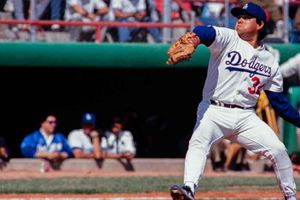 Fernando Valenzuela, histórico pitcher mexicano, fue hospitalizado en Los Ángeles