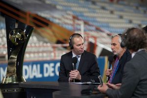 André Marín recibe homenaje previo al México vs Valencia