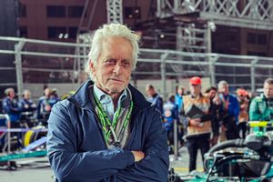 El actor, Michael Douglas, estuvo presente en el GP de Las Vegas con Aston Martin