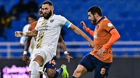 Benzema termina frustrado ante portero panameño en Arabia Saudita