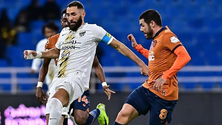 Benzema termina frustrado ante portero panameño en Arabia Saudita