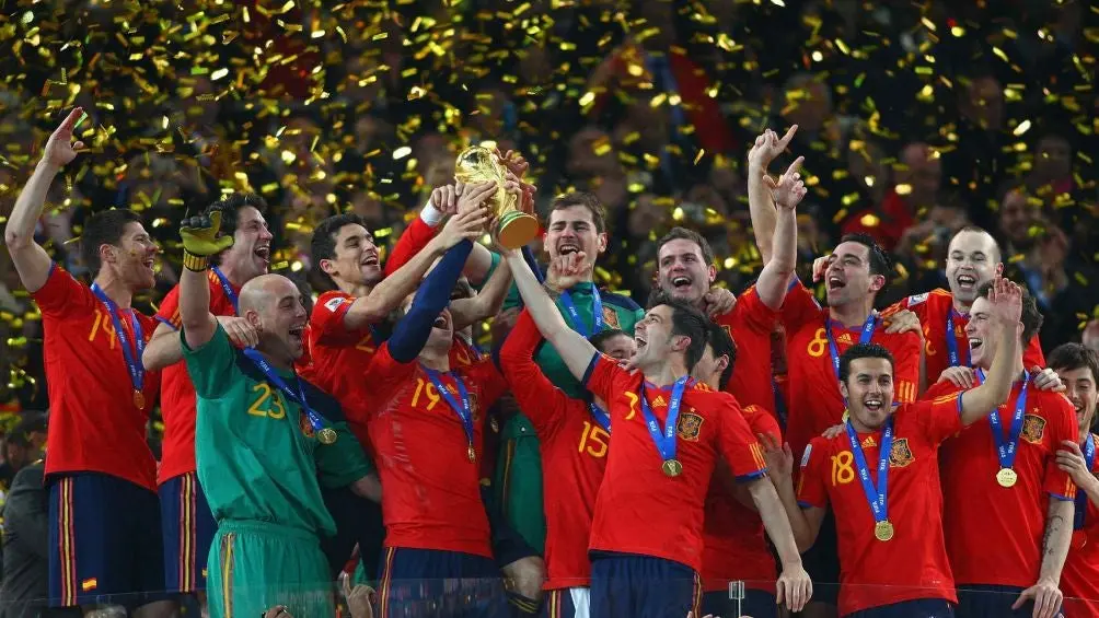 Con el retiro de Andrés Iniesta, ¿cuántos campeones con España en 2010 siguen en activo? | MEXSPORT