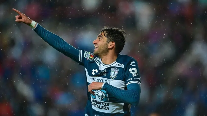 ¿Otra vez el VAR? Pachuca anota polémico gol a Cruz Azul en aparente fuera de juego