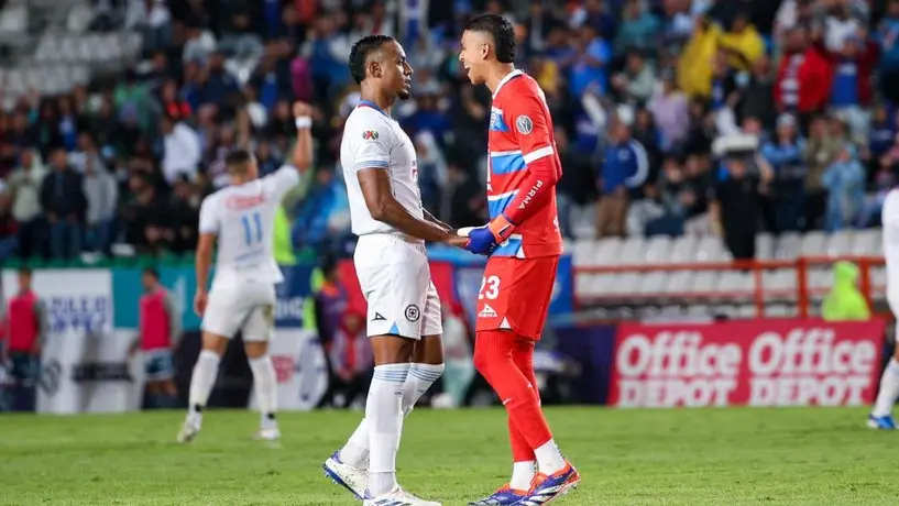 ¡Seleccionados celestes! Willer Ditta y Kevin Mier, de Cruz Azul, fueron convocados con Colombia
