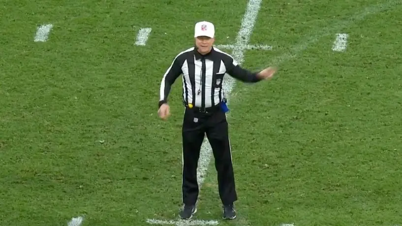 Árbitro de la NFL habla en alemán en el Carolina Panthers vs NY Giants