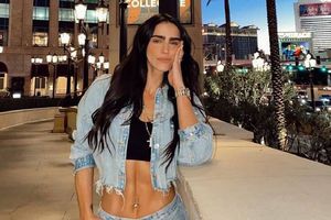VIDEO: Barbara de Regil se vuelve viral en redes sociales por hacer ejercicio en pleno vuelo