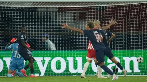Garrafal error de Paulo Gazzaniga le da la victoria al PSG en Champions League