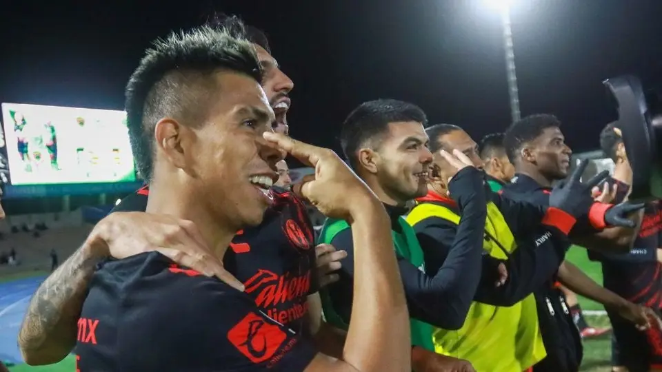 ¡Con dedicatoria! Efraín Álvarez celebra su gol con recadito al América