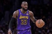 LeBron James supera récord de Michael Jordan en la NBA
