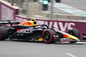 Checo Pérez largará cuarto en el GP de Azerbaiyán; Leclerc se quedó la pole