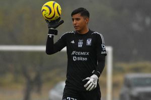 ¡Emotivo! Portero de Tigres Sub 19 se entera del fallecimiento de su padre a la mitad de un partido