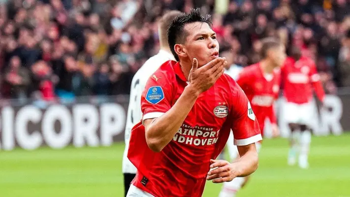 PSV rinde homenaje a ‘Chucky’ Lozano por llegar a 50 goles en el club