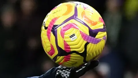 Los futbolistas mexicanos que jugarán en el extranjero en 2025