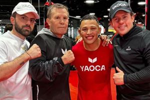 Ronaldo 'Lazy Boy' Rodríguez entrena boxeo con Julio César Chávez