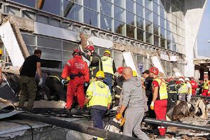 Colapsa techo de estación de tren en Serbia; reportan 14 personas fallecidas