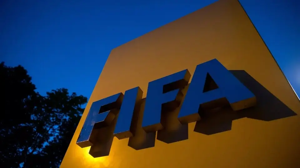 ¿Cuáles son los requisitos de la FIFA para que un jugador cambie de Selección?