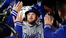 Max Muncy es el primer pelotero en embasarse en 12 turnos al hilo en postemporada
