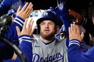 Max Muncy es el primer pelotero en embasarse en 12 turnos al hilo en postemporada