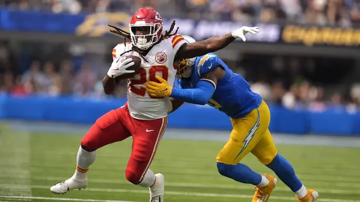 Kansas City Chiefs vienen de atrás para vencer 17-10 a Los Ángeles Chargers