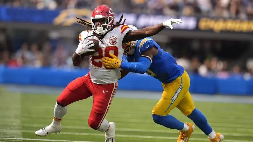 Kansas City Chiefs vienen de atrás para vencer 17-10 a Los Ángeles Chargers