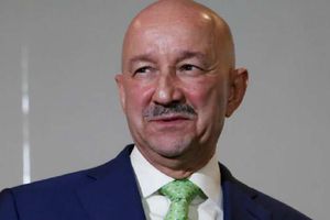 Carlos Salinas dice que es “desempleado” y se queja de que ya no recibe pensión