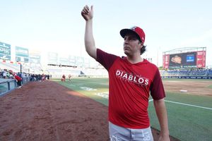 Trevor Bauer anuncia que lanzará en Europa con Suiza