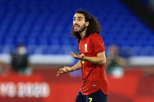 Marc Cucurella sorprende con sus tenis personalizados de Pokemón