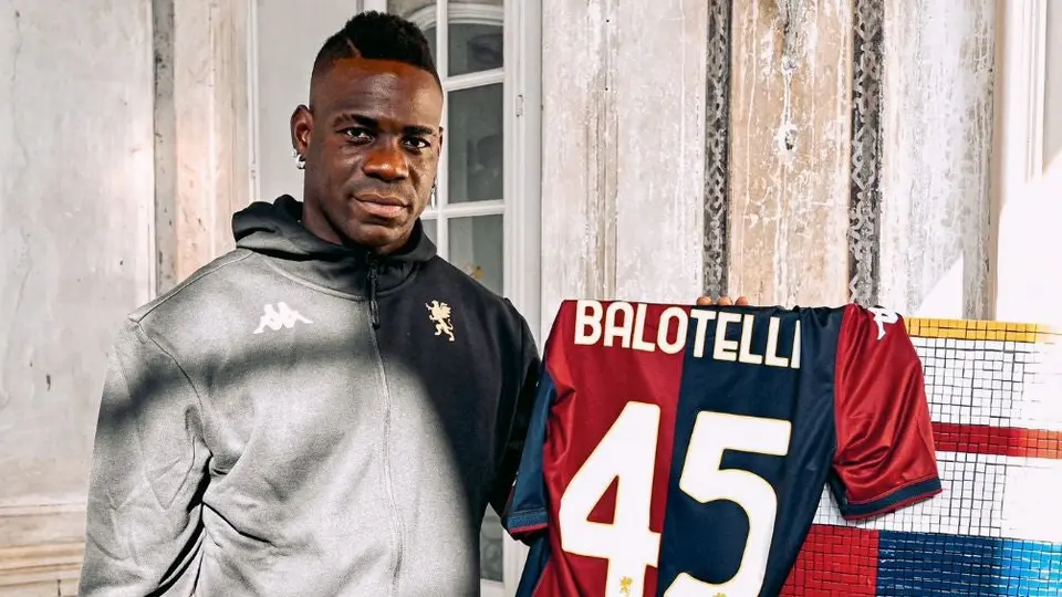 Mario Balotelli es nuevo compañero de Johan Vásquez en el Genoa