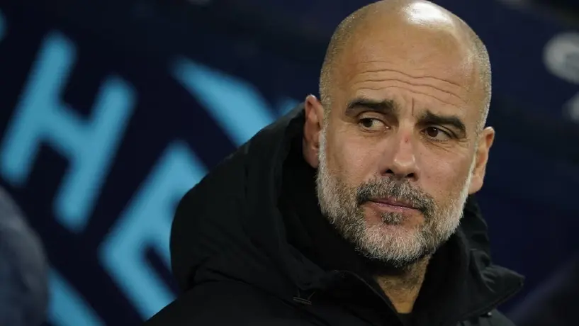 ¡Enloquecido! Pep Guardiola es interceptado por fan en la calle y así fue su reacción